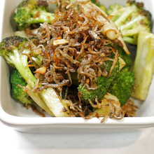 材料3つ!ブロッコリーとちりめんじゃこのマヨネーズ炒めのレシピ