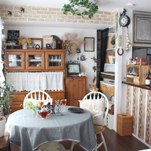 パリの小さなアパルトマン風♪虹色の光が踊るダイニングスペース