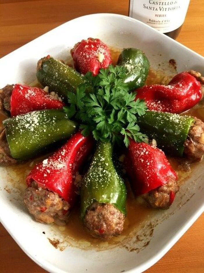 クリスマスカラーなピーマンの肉詰め