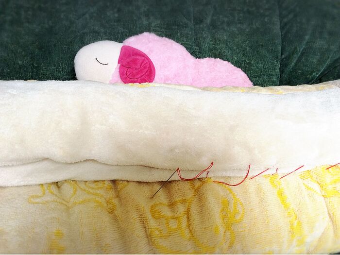 針と 糸で 大きく 縫い止めます♪