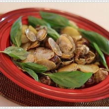 お出汁がじゅわっと広がる美味しさ♪あさりとじゃがいものバジルバター炒め☆