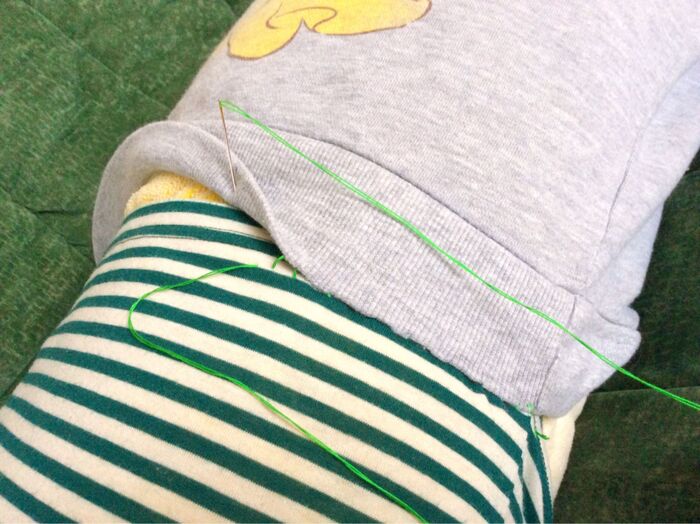 2㎝ 重ねて 縫い止めます♪