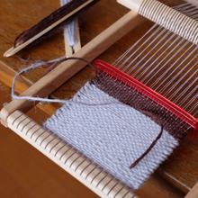 おもちゃの織り機で作る、大人可愛いコースター