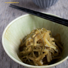 捨ててしまう皮を活用 簡単!大根の皮と切り昆布の煮物