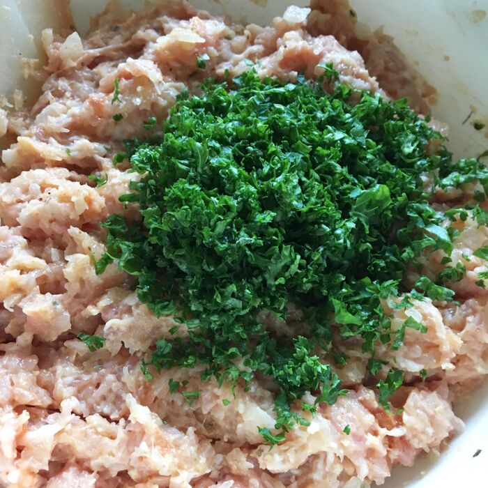 パセリを混ぜ合わせる