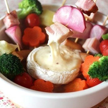 今年話題のお鍋!カラフル野菜のチーズ串鍋レシピ