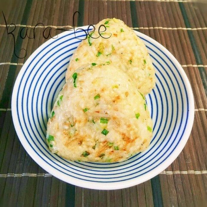 おつまみ炭水化物♡ネギしらすニンニクチーズ焼きおにぎり