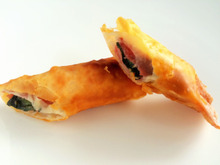 バジルとチーズと生ハムの春巻き♡