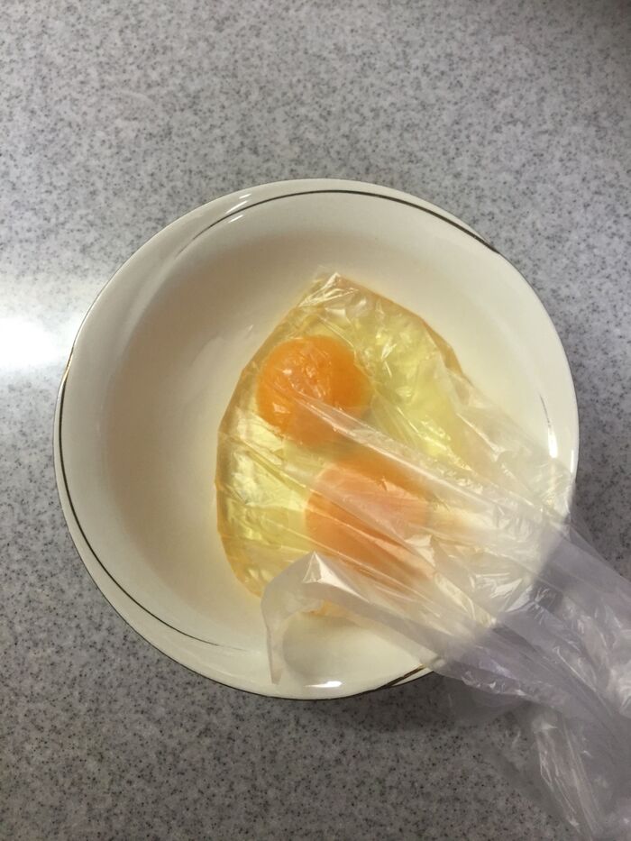 ポリ袋を閉じる