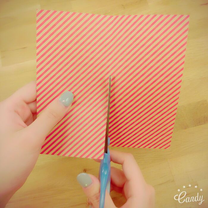 折り紙を半分に