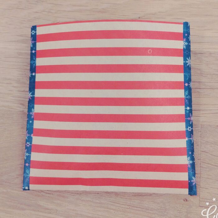 両側をマスキングテープでとめる