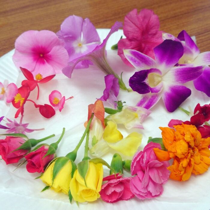 エディブルフラワーを用意します♡
