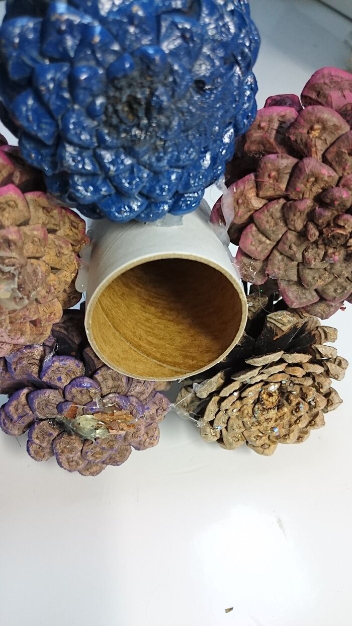 サランラップの芯に付けていきます