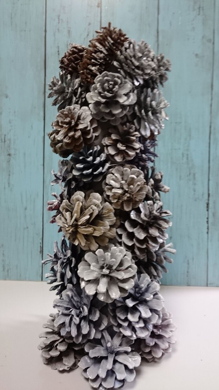 スプレーペンキを吹き付けます