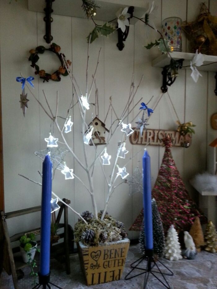 枯れ木も玄関の賑わい!プチプラなクリスマスデコレーション
