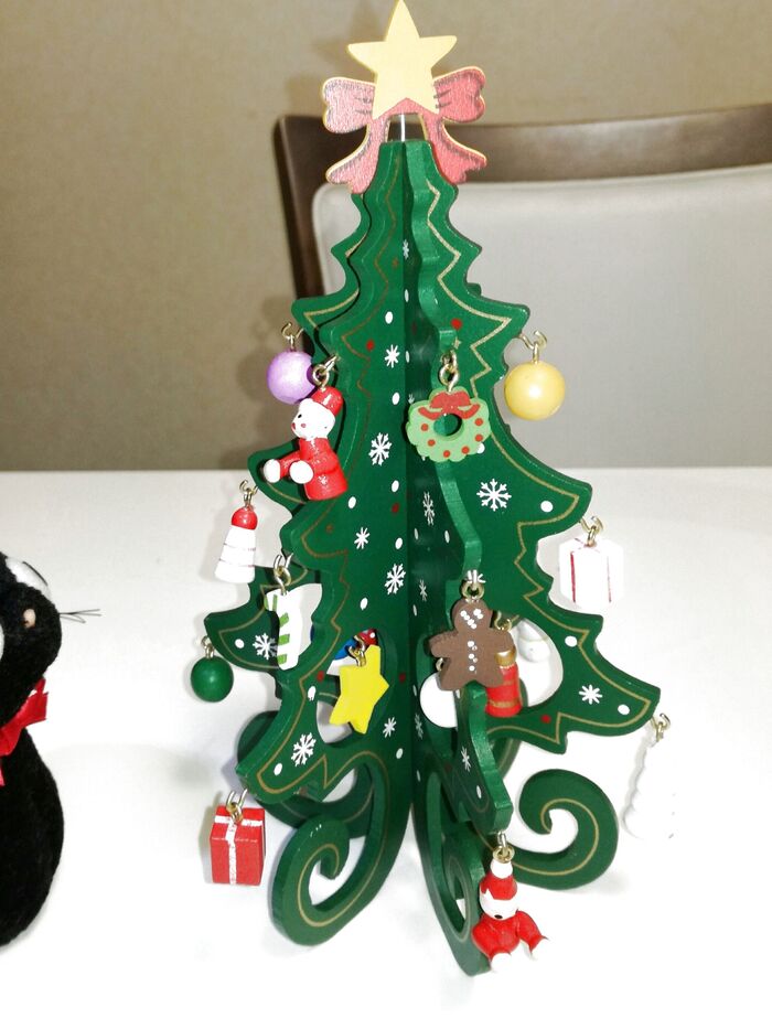 収納時厚み2cm!シックな、組立てウッディクリスマスツリー☆