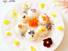 おにぎりもカワイイ時代に??♡カラフル可愛いお花のおにぎり♡