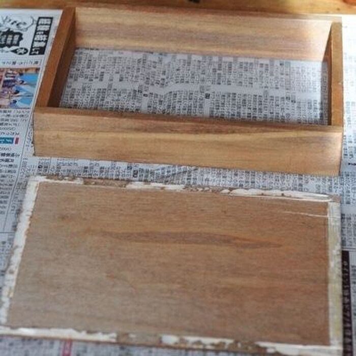 底板を外します