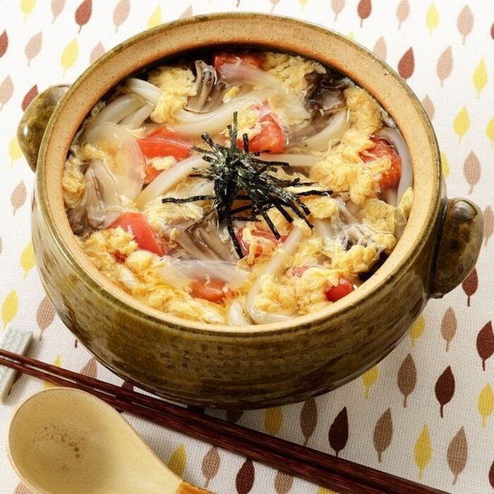 お鍋がうれしい季節♪「トマトの卵とじうどん」