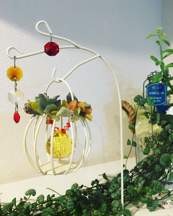100均のワイヤーカゴで作る!紫陽花のサンキャッチャー