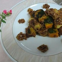 万次郎かぼちゃと青パパイヤのそぼろ炒め