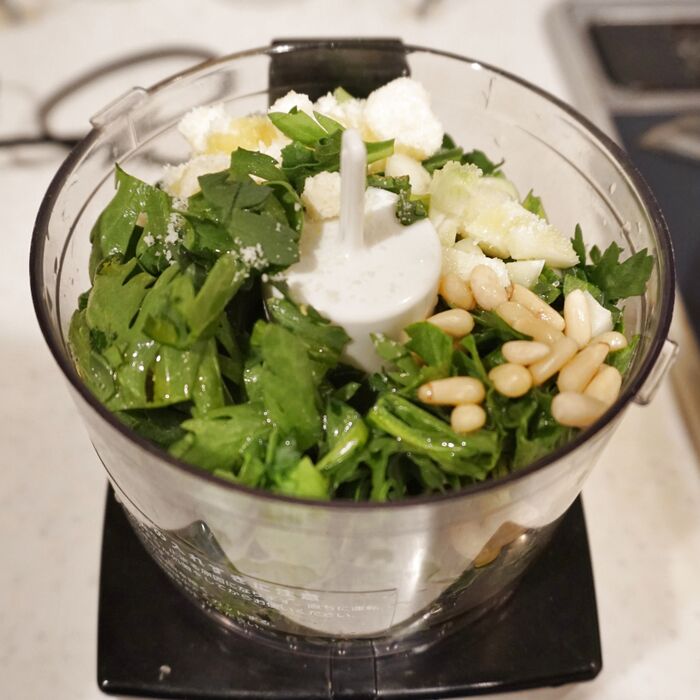 春菊のジェノベーゼを作ります。