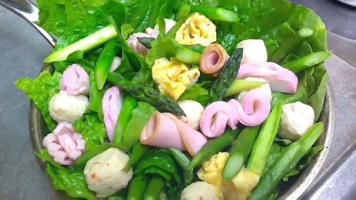 くるくる巻いてお花畑のサラダ鍋♪