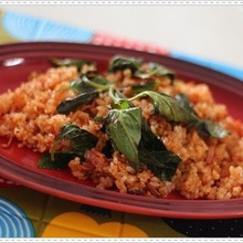 トマトペーストで作る♪バジルとベーコンの炒飯☆