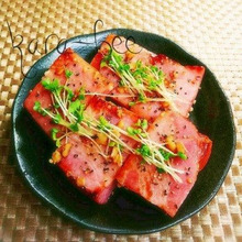 ビールおかわり!ガーリックペッパー厚切りベーコンステーキ