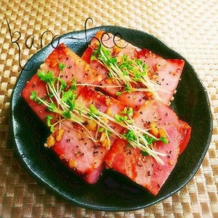 ビールおかわり!ガーリックペッパー厚切りベーコンステーキ