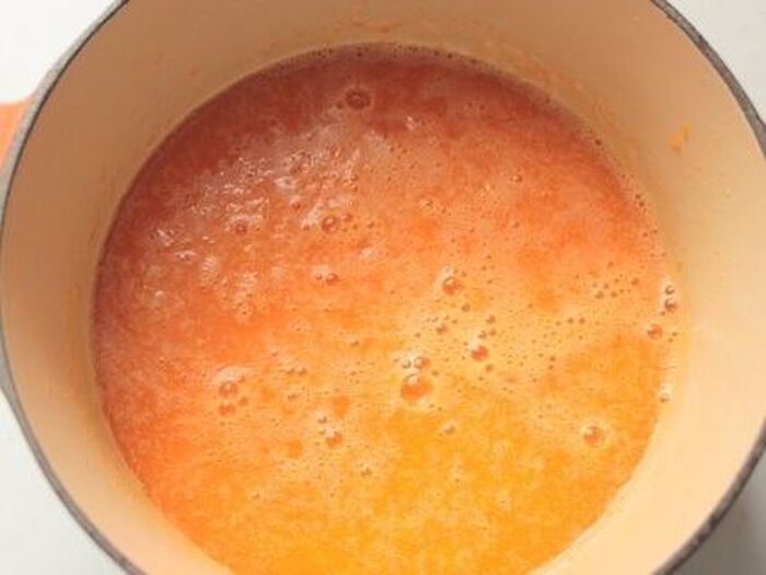 ②ペースト状のみかんを煮込む