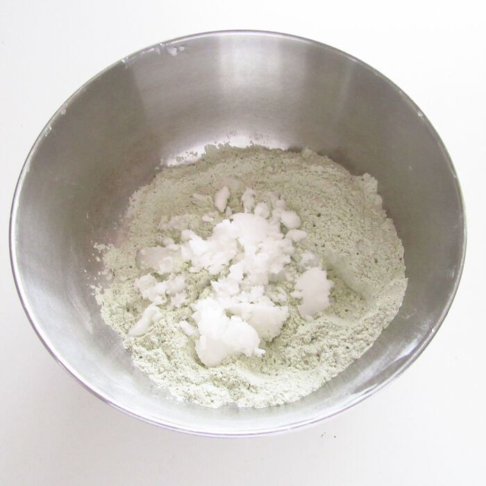 クッキー生地を作ります。