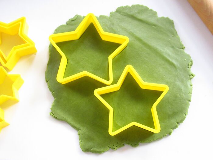 型抜きをする。