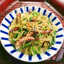 和風でサッパリお箸が進む♡旨辛塩こんぶ春雨サラダ