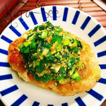 やわらかジューシー♡豚キャべバーグのニラねぎポンだれ