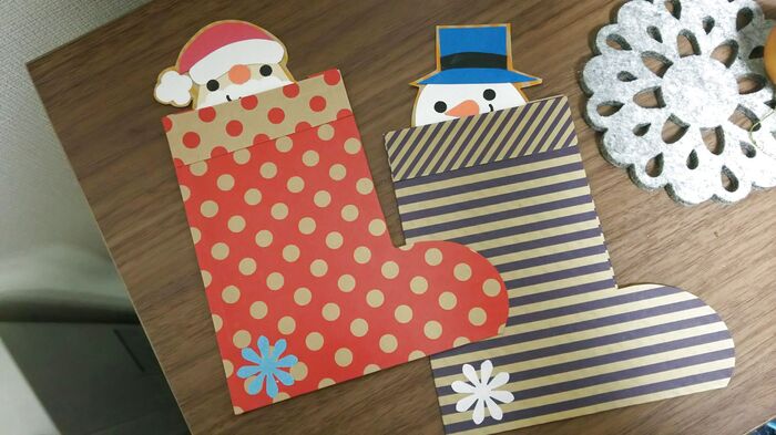 100均紙で☆靴下からひょっこり?サンタ&スノーマンのクリスマスカード