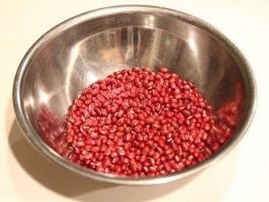 小豆を洗う。