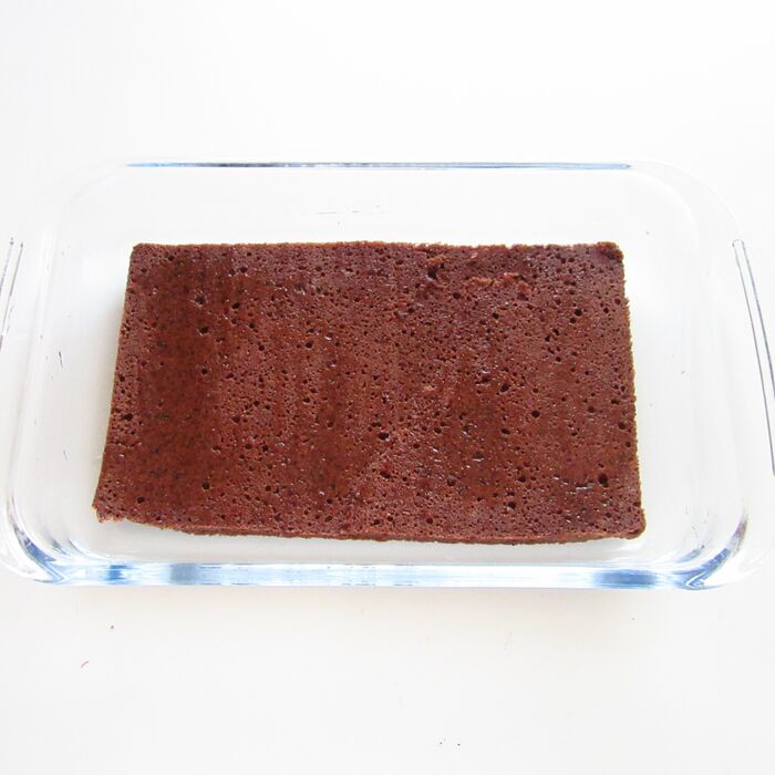 シロップを塗ります。