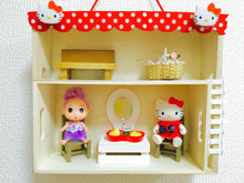 ALL100均!壁に掛けられるドールハウス!シルバニアのお家にも!