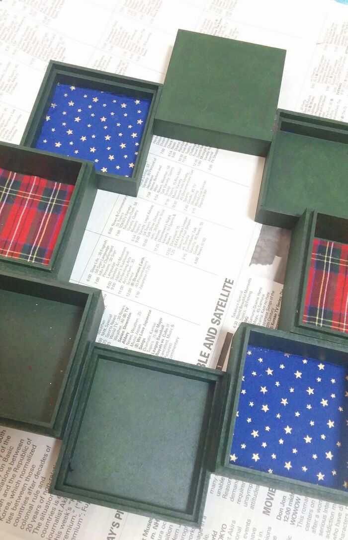 アクセントに布を貼り付ける