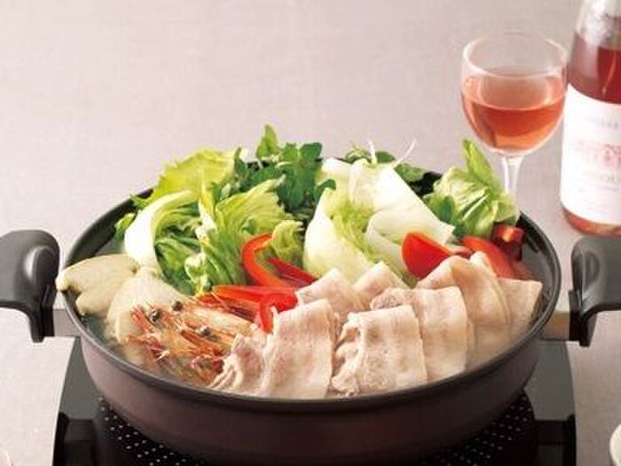 野菜たっぷりヘルシーワイン鍋　　材料（4人分）
