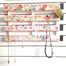 貼るだけ!100均のすのこをジュエリーホルダーに変身!!