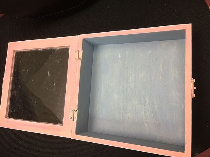 木箱に好きな色を塗る