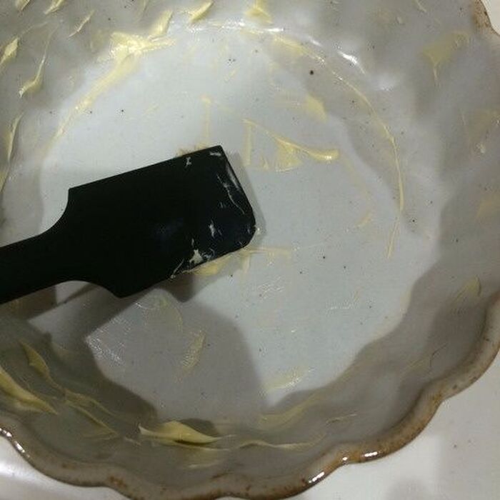 ②バターを塗る
