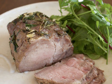 漬け込んで焼くだけで簡単!パーティーにおススメ「豚肉のハーブロースト」