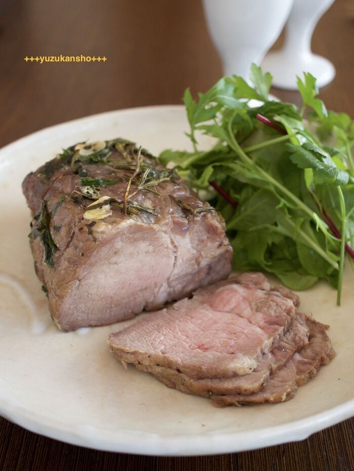 漬け込んで焼くだけで簡単!パーティーにおススメ「豚肉のハーブロースト」