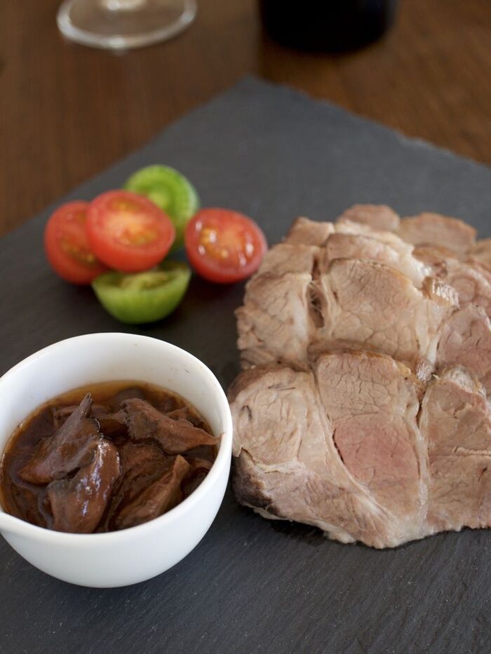 ソースまで絶品!赤ワインと舞茸でしっとりやわらか!ローストポーク