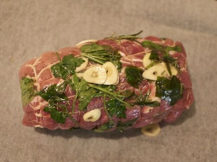 1 肉を漬け込みます。