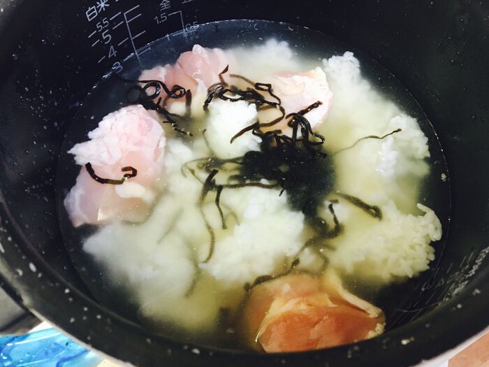 塩昆布を入れます。