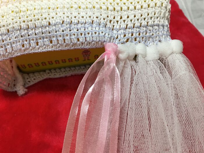 何本かに一本違う色のリボンを織り交ぜる。